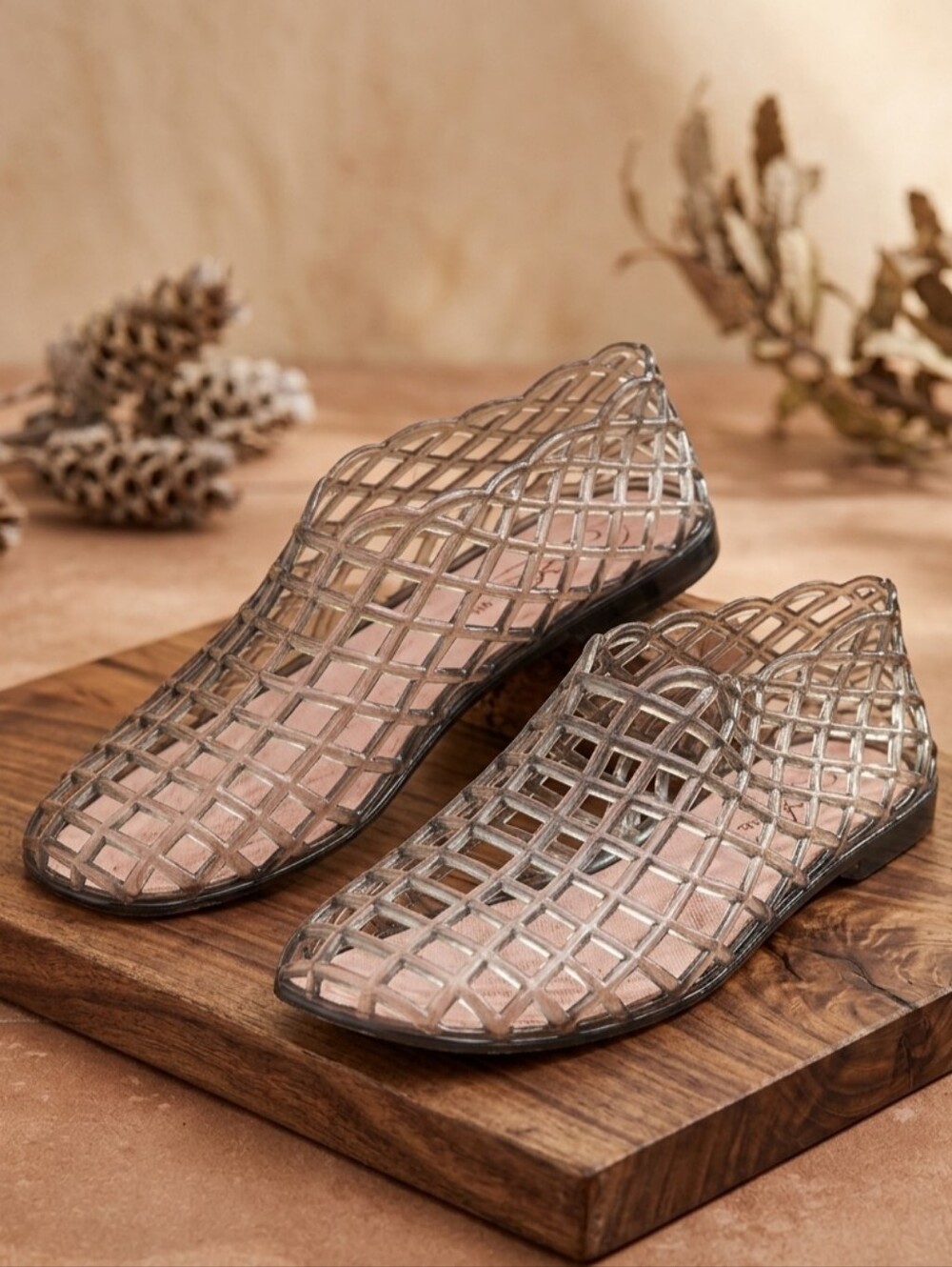 Love 83 Women's Translucent Cage-Style Woven Brown Jelly Flats Size 6